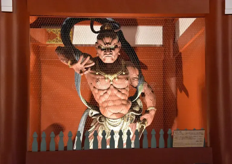 guardian-entrance-kannon-temple-tokyo-angry-looking-guardian-entrance-kaminarimon-gate-senso-ji-kannon-temple