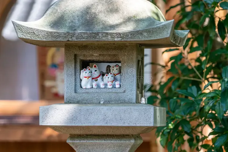 maneki-neko-beckoning-cat-g-toku-ji-tokyo-buddhist-temple-located-tokuji-district-setagaya-ward-japan-known-as-292804284.webp